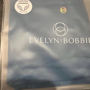 Evelyn Bobbie Blue Hipster